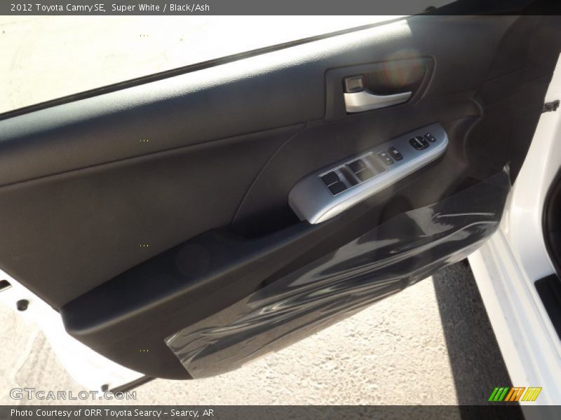 Super White / Black/Ash 2012 Toyota Camry SE