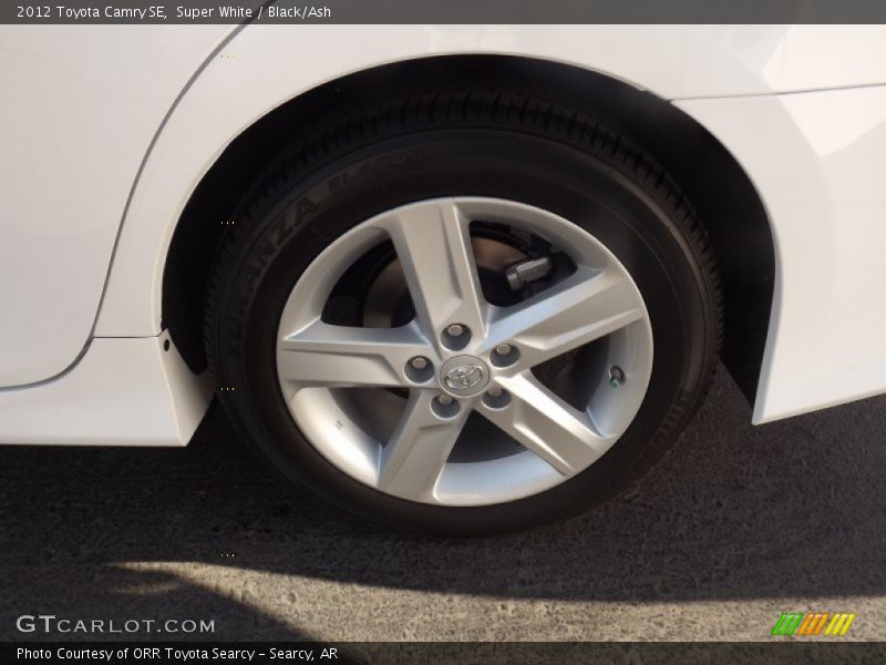 Super White / Black/Ash 2012 Toyota Camry SE