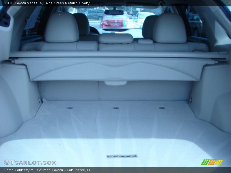 Aloe Green Metallic / Ivory 2010 Toyota Venza I4