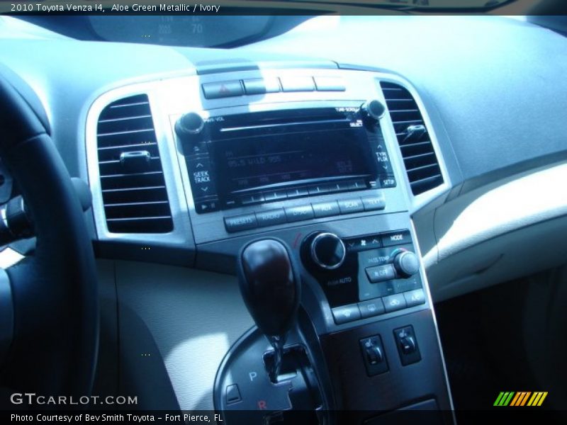 Aloe Green Metallic / Ivory 2010 Toyota Venza I4