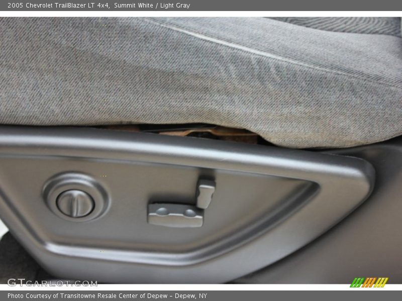 Summit White / Light Gray 2005 Chevrolet TrailBlazer LT 4x4