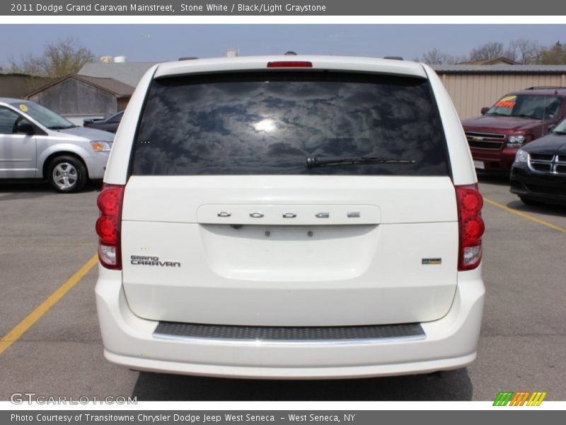 Stone White / Black/Light Graystone 2011 Dodge Grand Caravan Mainstreet