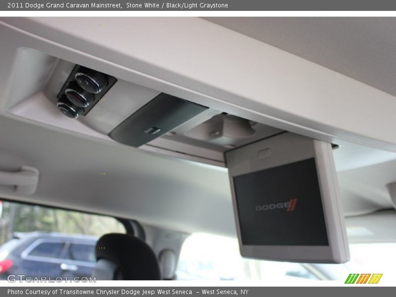 Stone White / Black/Light Graystone 2011 Dodge Grand Caravan Mainstreet