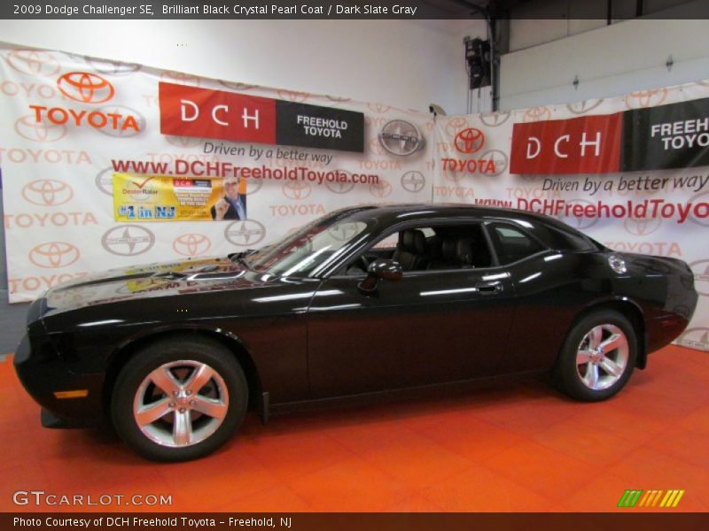Brilliant Black Crystal Pearl Coat / Dark Slate Gray 2009 Dodge Challenger SE