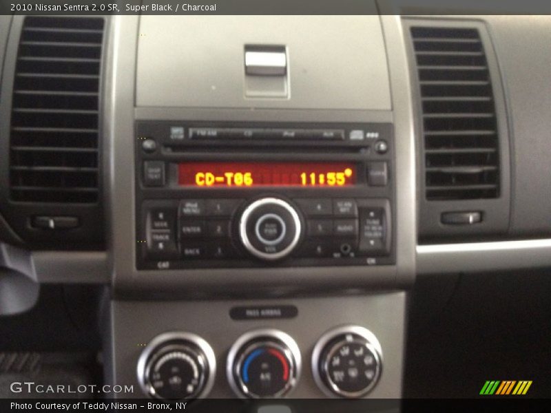 Super Black / Charcoal 2010 Nissan Sentra 2.0 SR