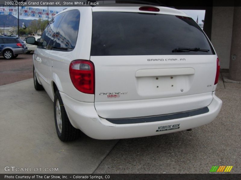 Stone White / Taupe 2002 Dodge Grand Caravan eX
