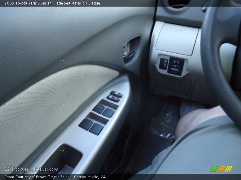Jade Sea Metallic / Bisque 2009 Toyota Yaris S Sedan