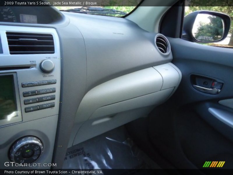 Jade Sea Metallic / Bisque 2009 Toyota Yaris S Sedan