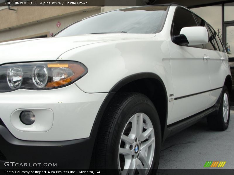 Alpine White / Truffle Brown 2005 BMW X5 3.0i