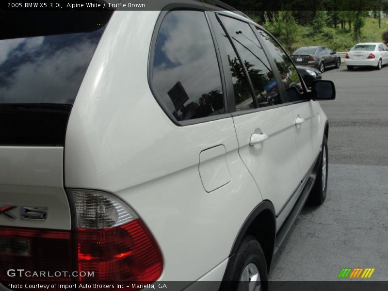Alpine White / Truffle Brown 2005 BMW X5 3.0i