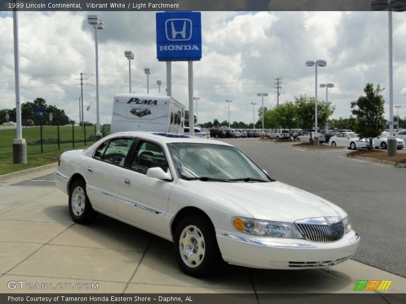 Vibrant White / Light Parchment 1999 Lincoln Continental