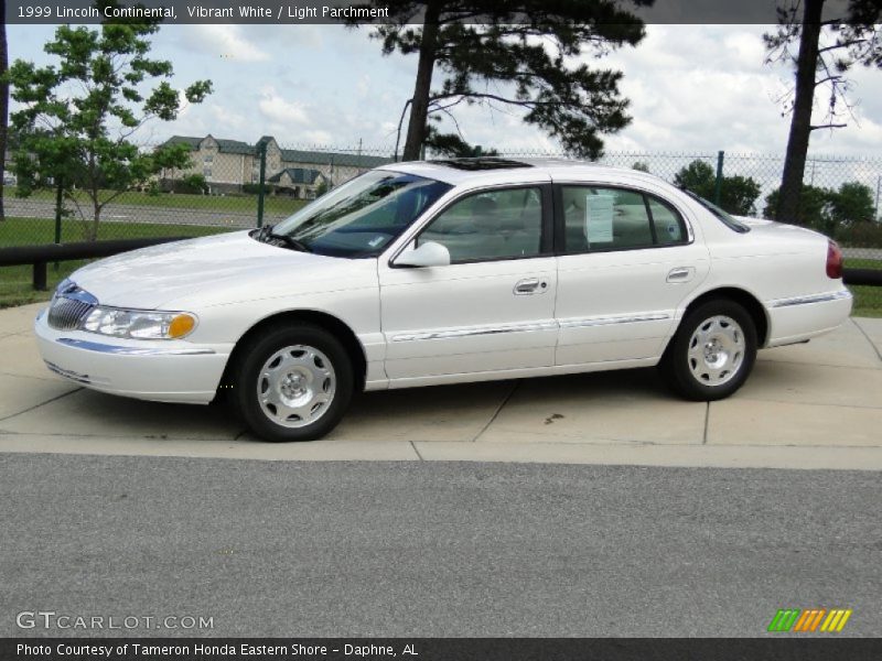 Vibrant White / Light Parchment 1999 Lincoln Continental