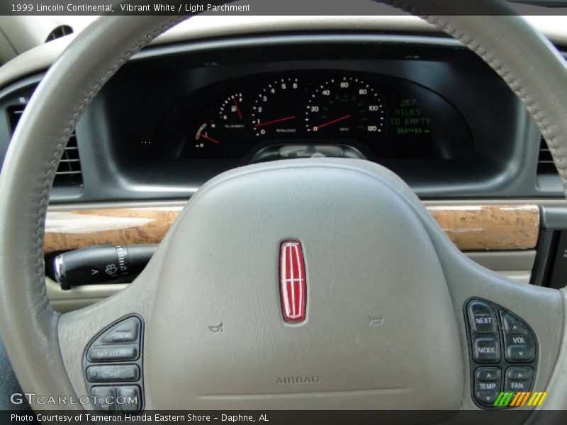 Vibrant White / Light Parchment 1999 Lincoln Continental