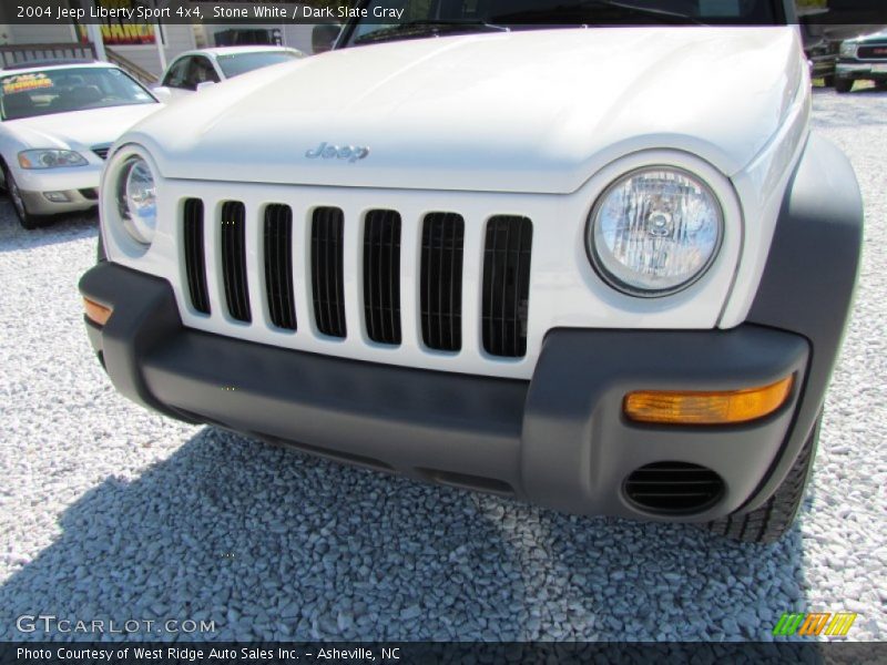 Stone White / Dark Slate Gray 2004 Jeep Liberty Sport 4x4