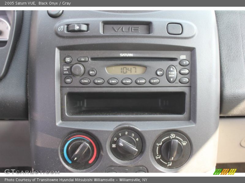 Black Onyx / Gray 2005 Saturn VUE