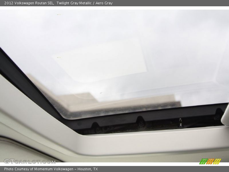 Twilight Gray Metallic / Aero Gray 2012 Volkswagen Routan SEL