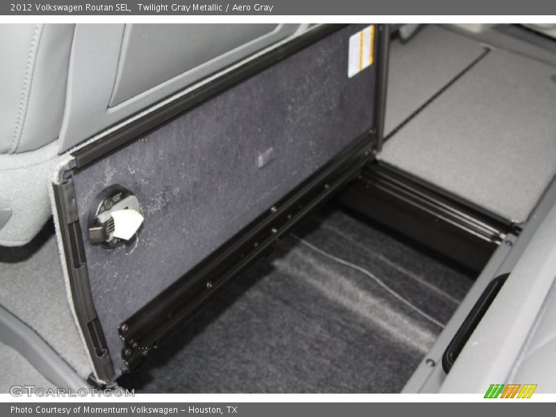 Twilight Gray Metallic / Aero Gray 2012 Volkswagen Routan SEL
