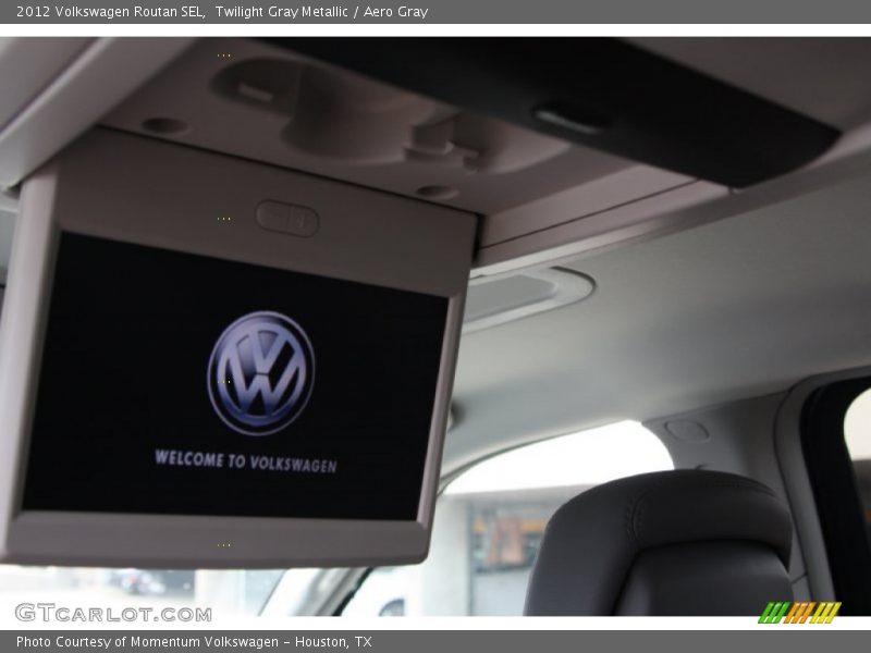 Twilight Gray Metallic / Aero Gray 2012 Volkswagen Routan SEL