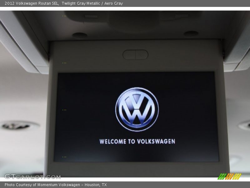 Twilight Gray Metallic / Aero Gray 2012 Volkswagen Routan SEL