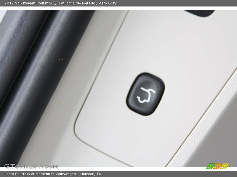 Twilight Gray Metallic / Aero Gray 2012 Volkswagen Routan SEL