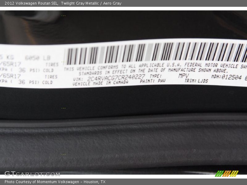 Twilight Gray Metallic / Aero Gray 2012 Volkswagen Routan SEL
