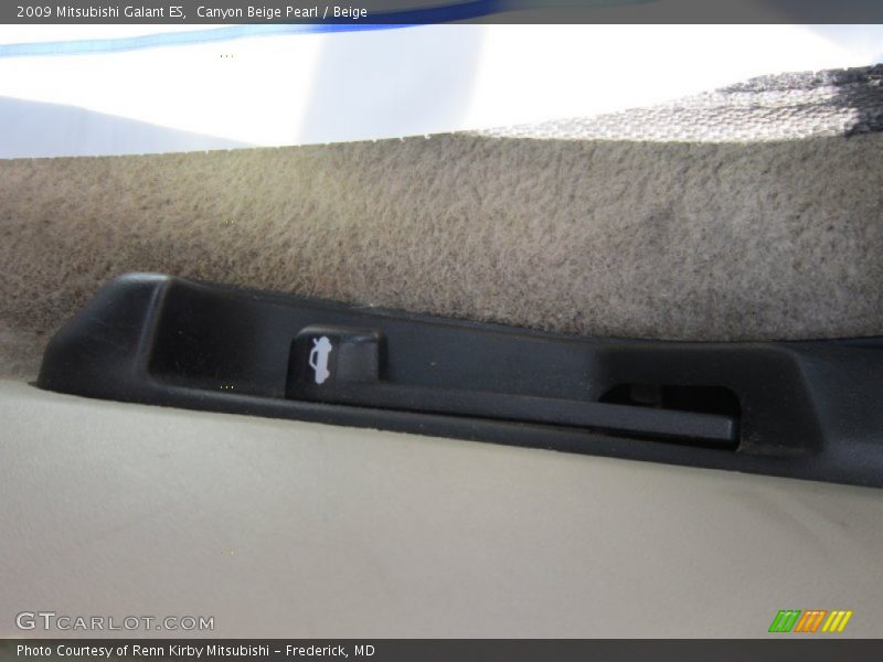 Canyon Beige Pearl / Beige 2009 Mitsubishi Galant ES
