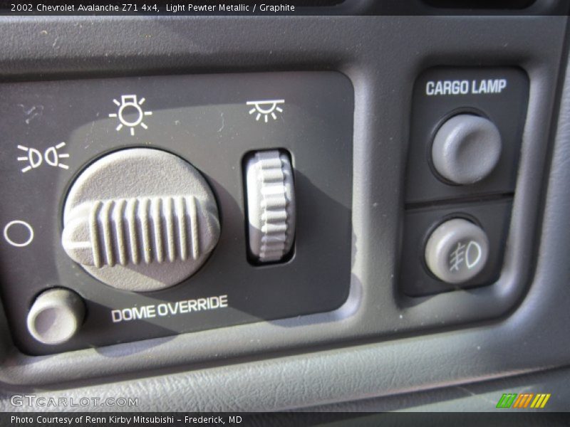 Light Pewter Metallic / Graphite 2002 Chevrolet Avalanche Z71 4x4