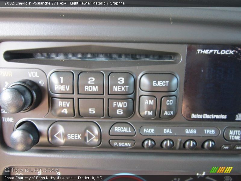 Light Pewter Metallic / Graphite 2002 Chevrolet Avalanche Z71 4x4