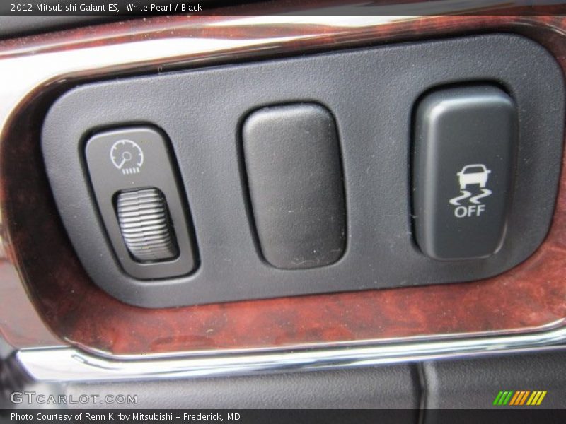 White Pearl / Black 2012 Mitsubishi Galant ES