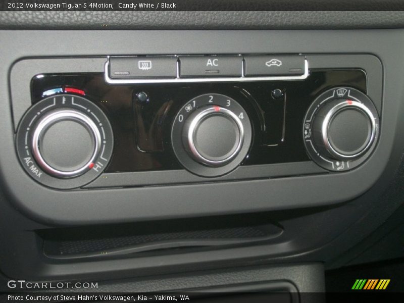 Controls of 2012 Tiguan S 4Motion