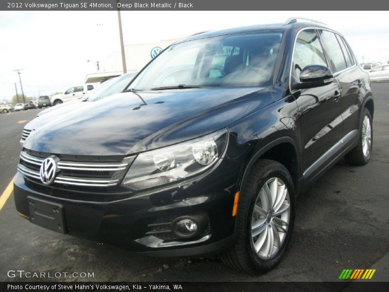 Deep Black Metallic / Black 2012 Volkswagen Tiguan SE 4Motion