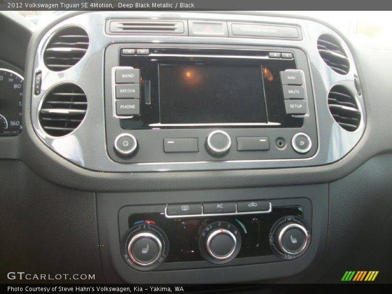 Deep Black Metallic / Black 2012 Volkswagen Tiguan SE 4Motion