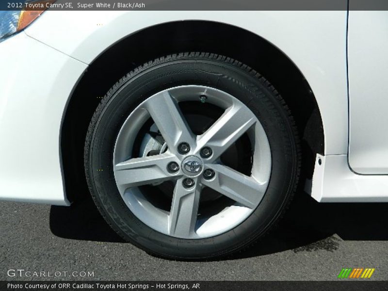 Super White / Black/Ash 2012 Toyota Camry SE