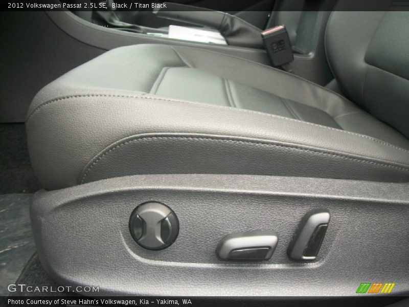 Black / Titan Black 2012 Volkswagen Passat 2.5L SE