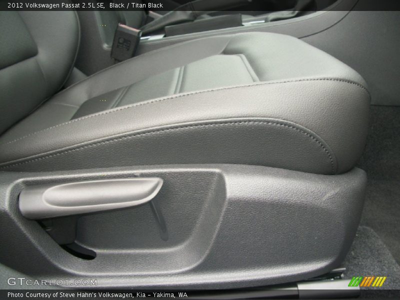 Black / Titan Black 2012 Volkswagen Passat 2.5L SE