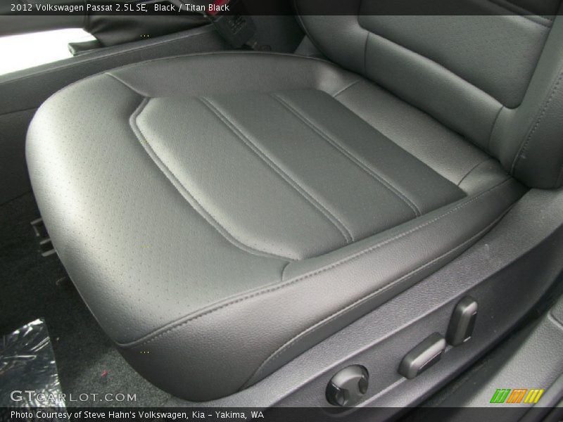 Black / Titan Black 2012 Volkswagen Passat 2.5L SE