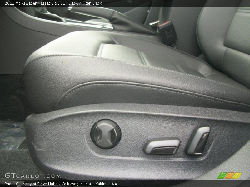 Black / Titan Black 2012 Volkswagen Passat 2.5L SE