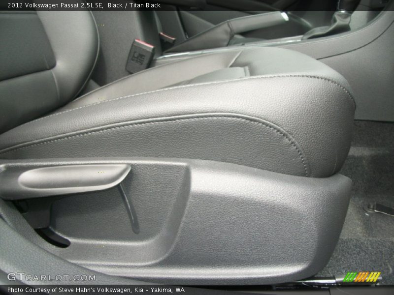 Black / Titan Black 2012 Volkswagen Passat 2.5L SE