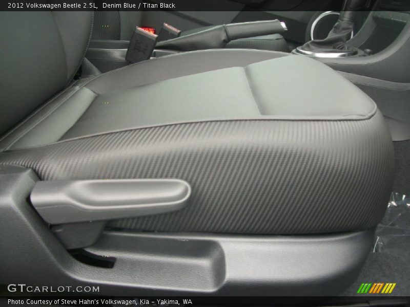 Denim Blue / Titan Black 2012 Volkswagen Beetle 2.5L
