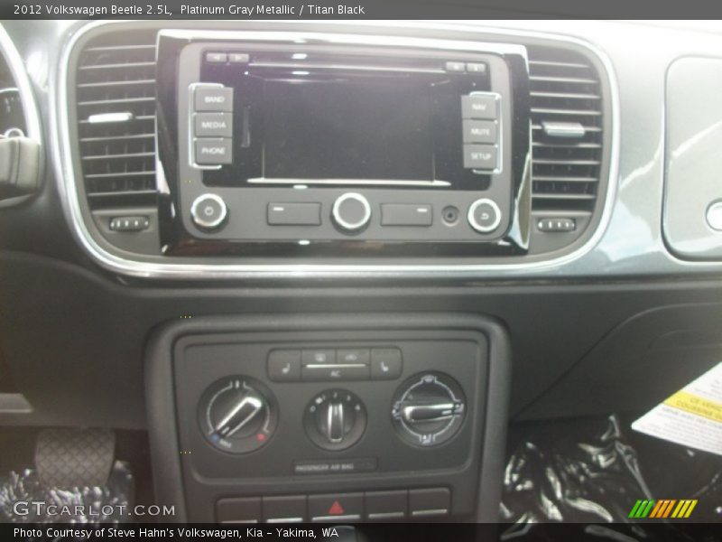 Platinum Gray Metallic / Titan Black 2012 Volkswagen Beetle 2.5L