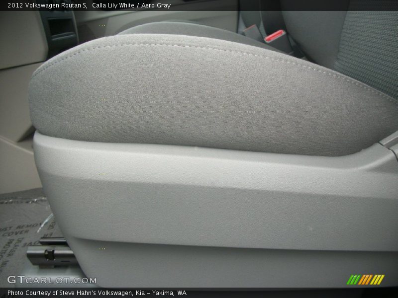 Calla Lily White / Aero Gray 2012 Volkswagen Routan S