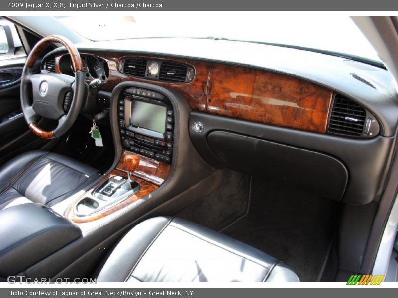 Dashboard of 2009 XJ XJ8