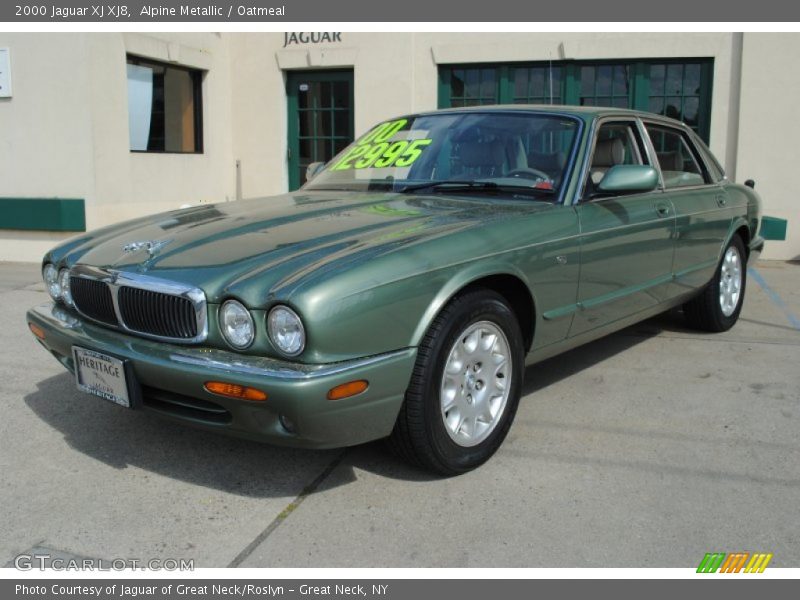 Front 3/4 View of 2000 XJ XJ8
