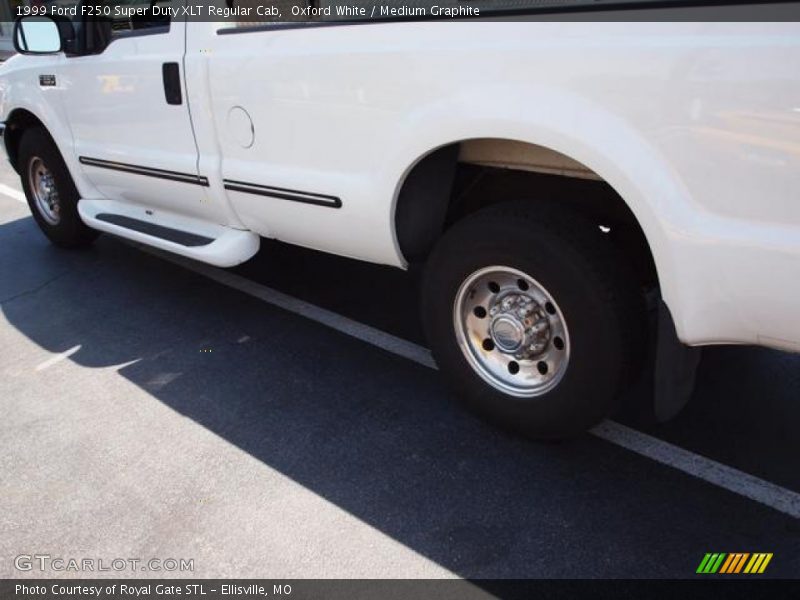 Oxford White / Medium Graphite 1999 Ford F250 Super Duty XLT Regular Cab