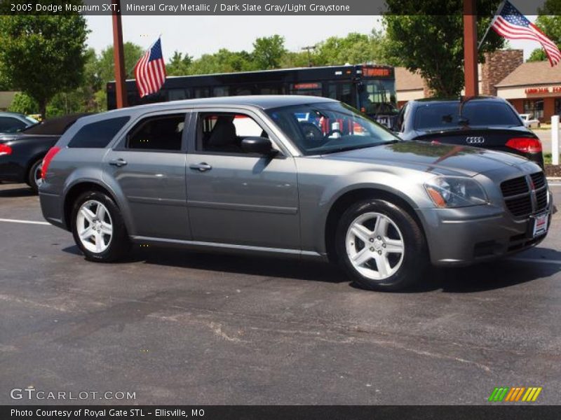 Mineral Gray Metallic / Dark Slate Gray/Light Graystone 2005 Dodge Magnum SXT