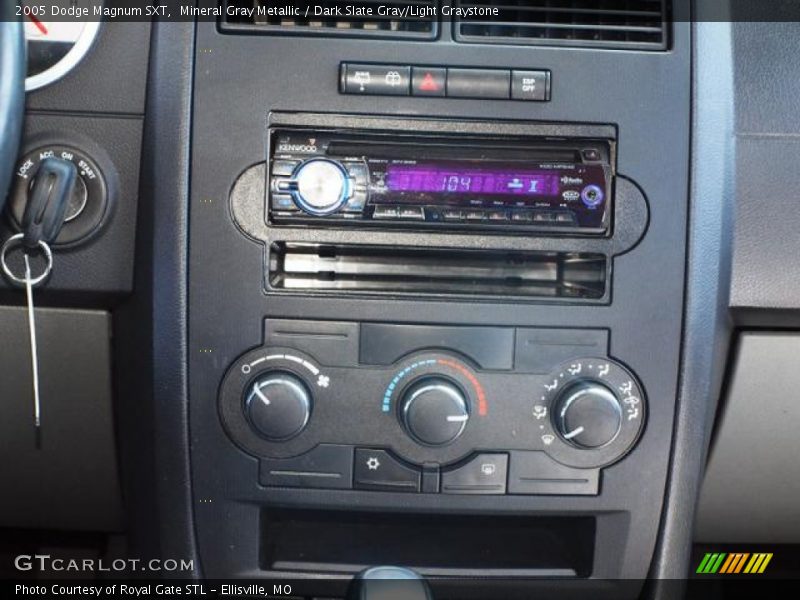 Mineral Gray Metallic / Dark Slate Gray/Light Graystone 2005 Dodge Magnum SXT