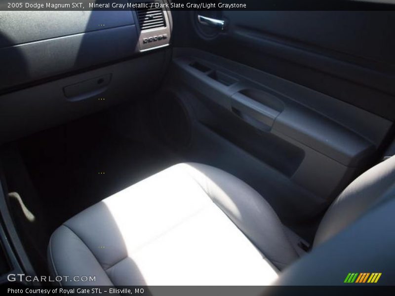 Mineral Gray Metallic / Dark Slate Gray/Light Graystone 2005 Dodge Magnum SXT
