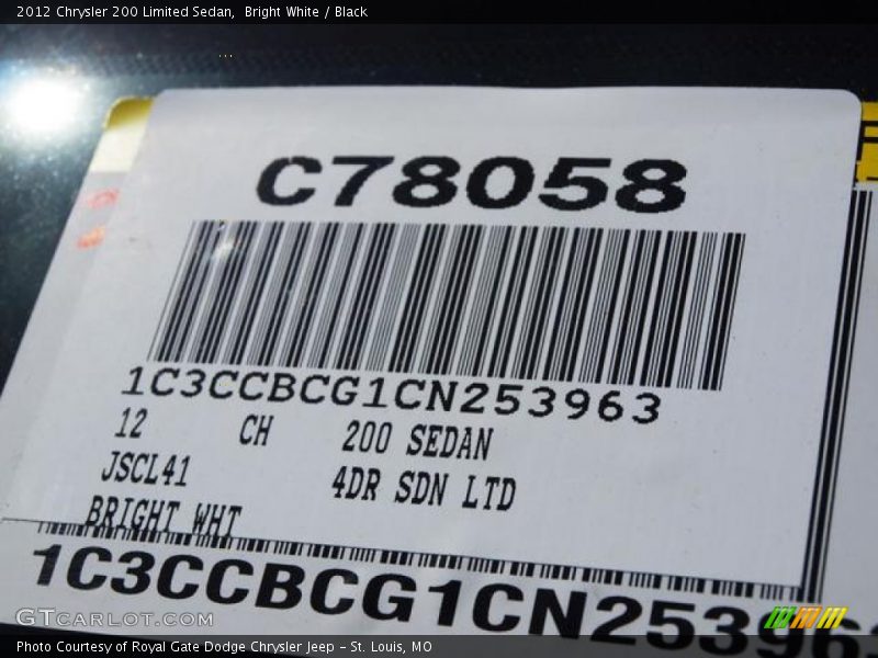 Bright White / Black 2012 Chrysler 200 Limited Sedan