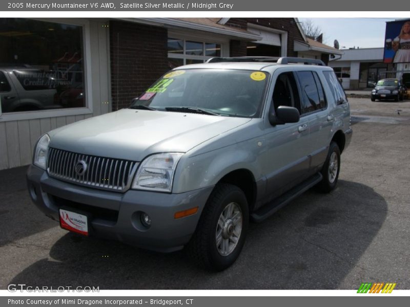 Satellite Silver Metallic / Midnight Grey 2005 Mercury Mountaineer V6 AWD