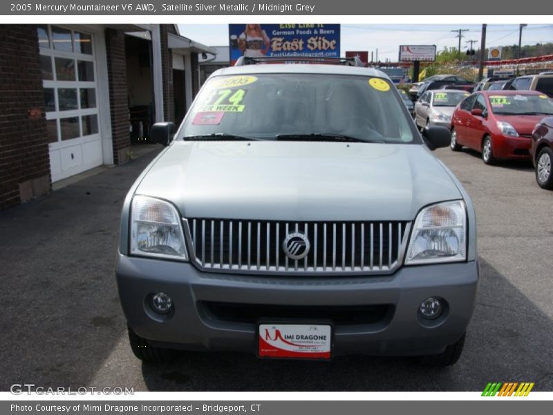 Satellite Silver Metallic / Midnight Grey 2005 Mercury Mountaineer V6 AWD